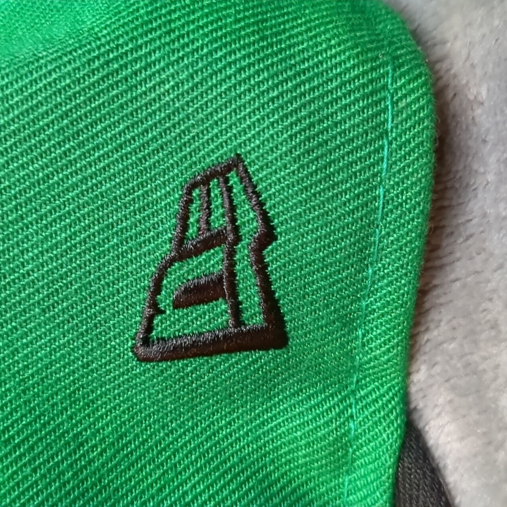 New Era Boston Celtics 2-Tone 9FIFTY adjustable snapback hat.  - Picture 8 of 16